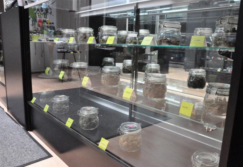 indoor quality buds real loud in the store Image eClassifieds4u