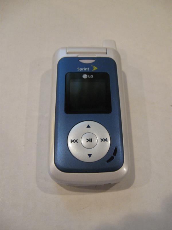 LG 550 FLIP PHONE Image eClassifieds4u