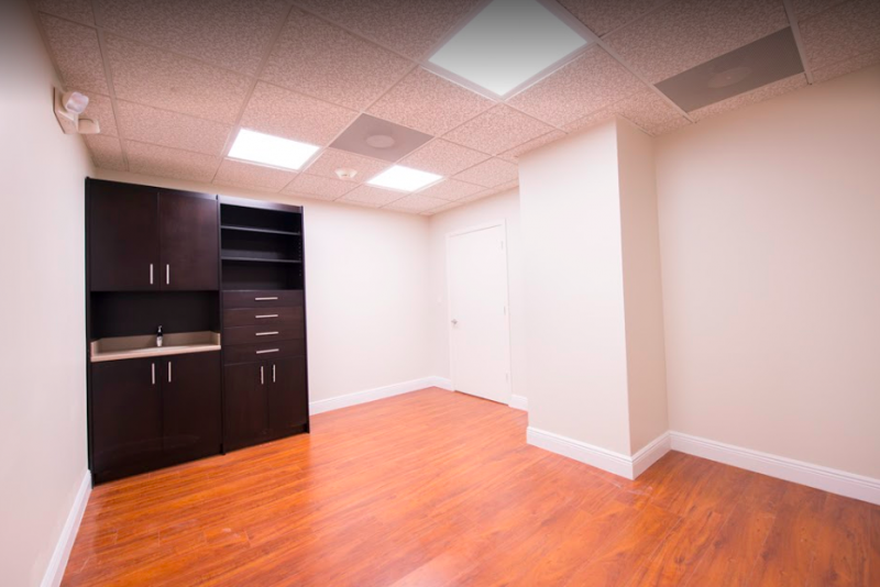 CORAL SPRINGS PRIVATE SALON SUITES FOR RENT FOR MAKE UP ARTIST,COSMETOLOGIST, HAIRSTYLIST Image eClassifieds4u