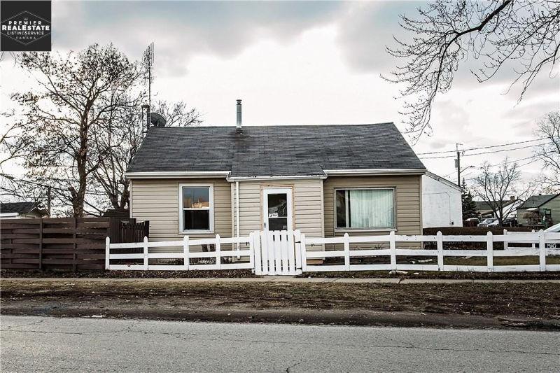 Cozy 2/1 House for Rent lots of green space Image eClassifieds4u