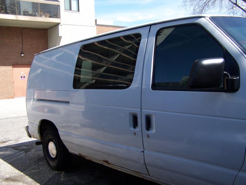 E150 Van YEAR 2000 Image eClassifieds4u