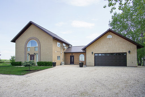 Only 10 minutes from Winnipeg!! Image eClassifieds4u