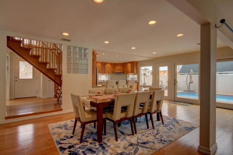 Spectacular Beach House Four bedrooms, Four bath Image eClassifieds4u