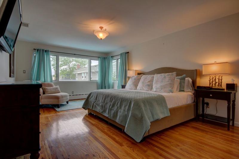 Spectacular Beach House Four bedrooms, Four bath Image eClassifieds4u