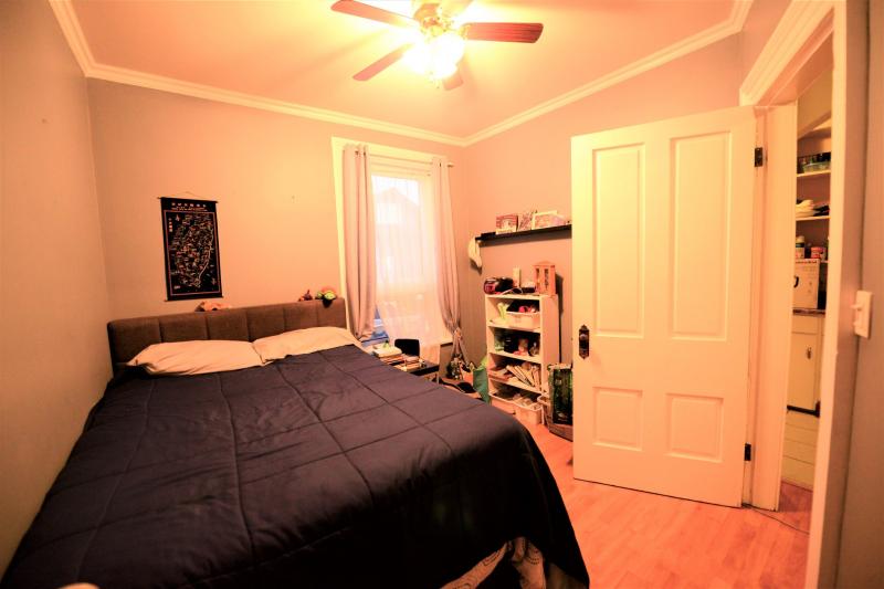 Lovely bright 1 bed &den apt $1,300 plus hydro King&Ritson Oshawa Image eClassifieds4u
